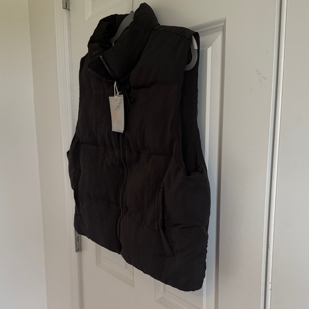 NWT Thread & Supply Puffer Issey Vest in Black Size Large - Picture 7 of 9